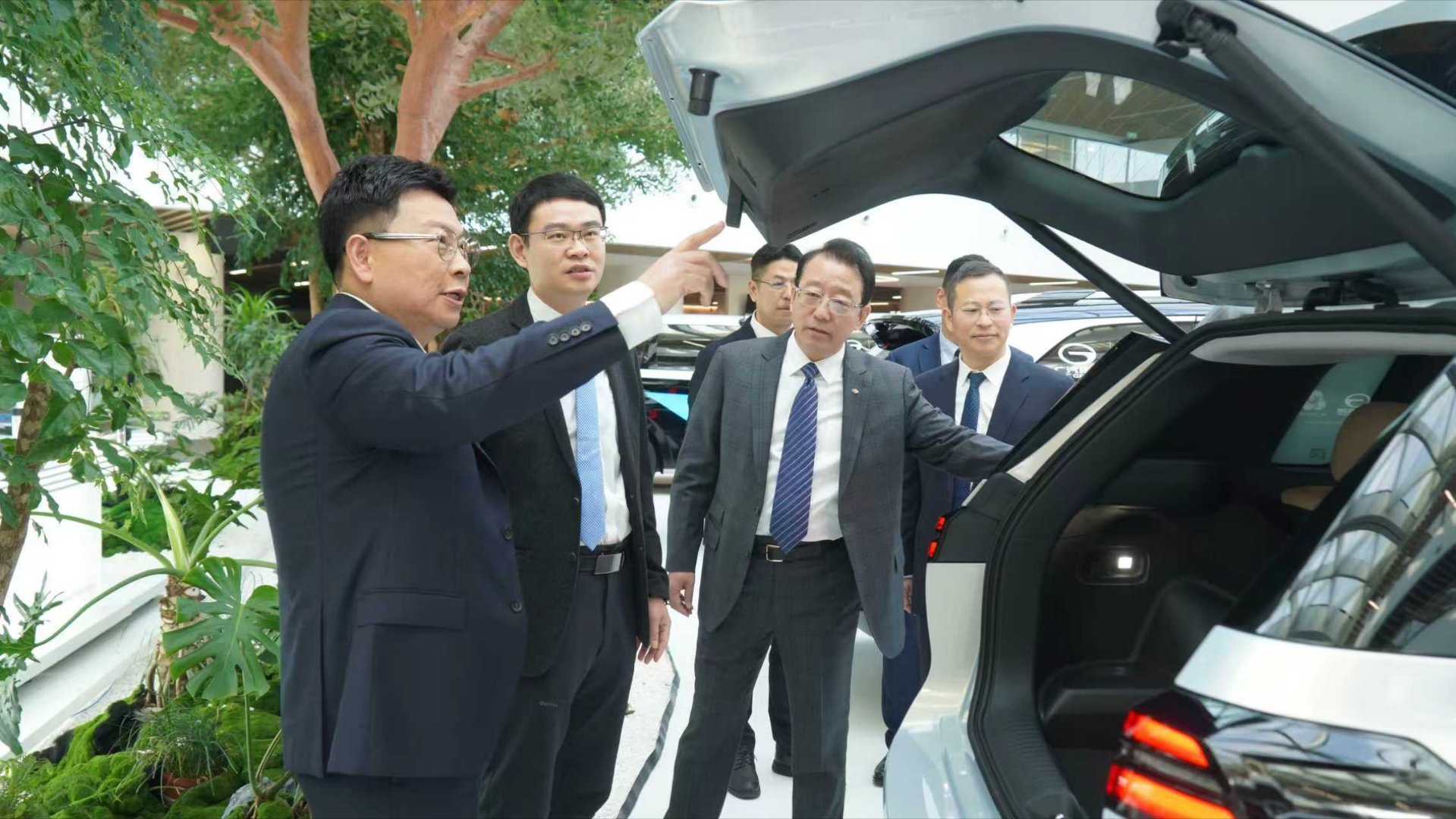 今天广汽与华为终端全面合作框架协议签署了！全华班又正式多了一个新成员。这么说下来