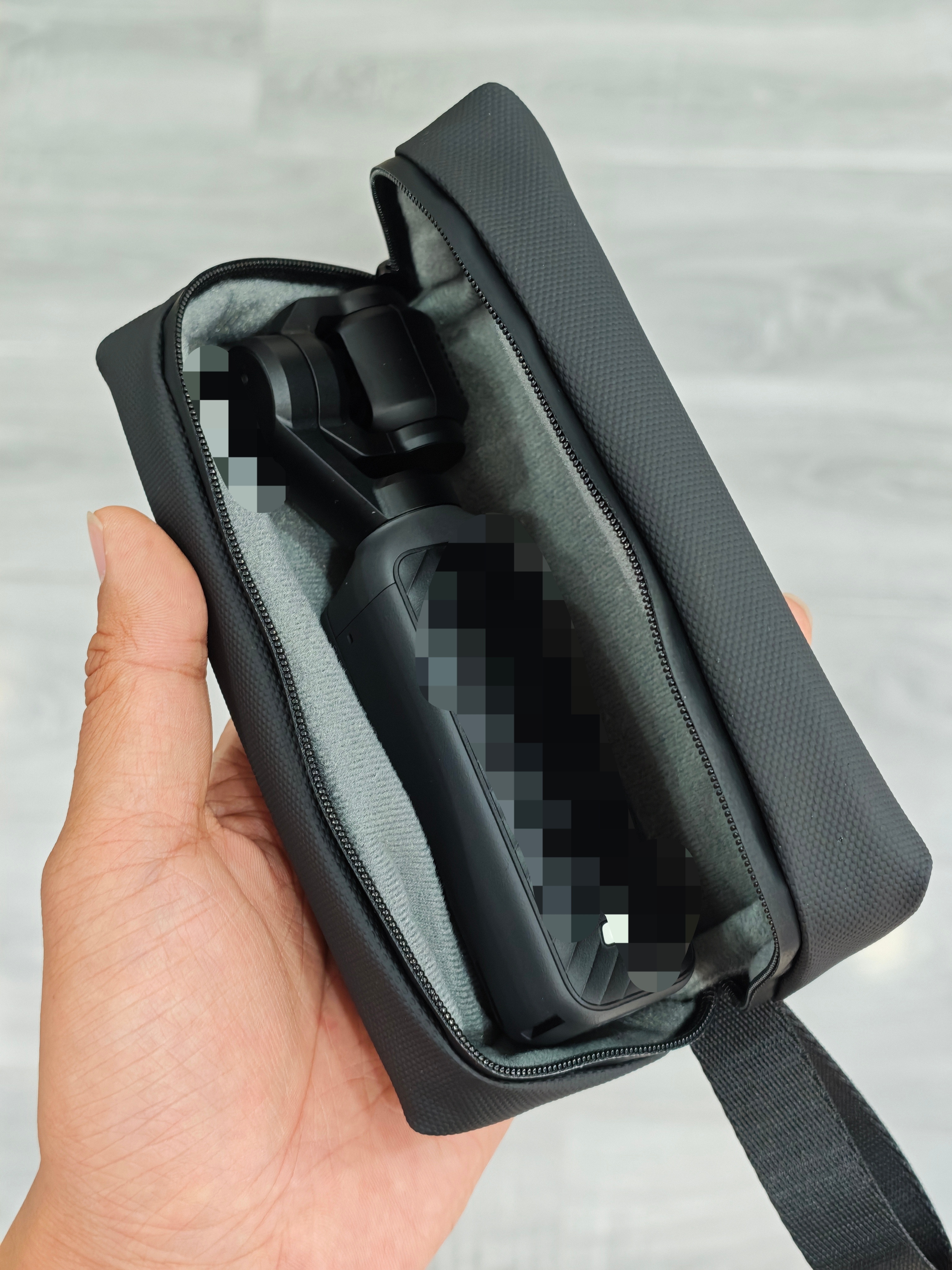 对了，X9U影像套装里那个包，可以放Pocket3/4—— 其实感觉就是和DJI