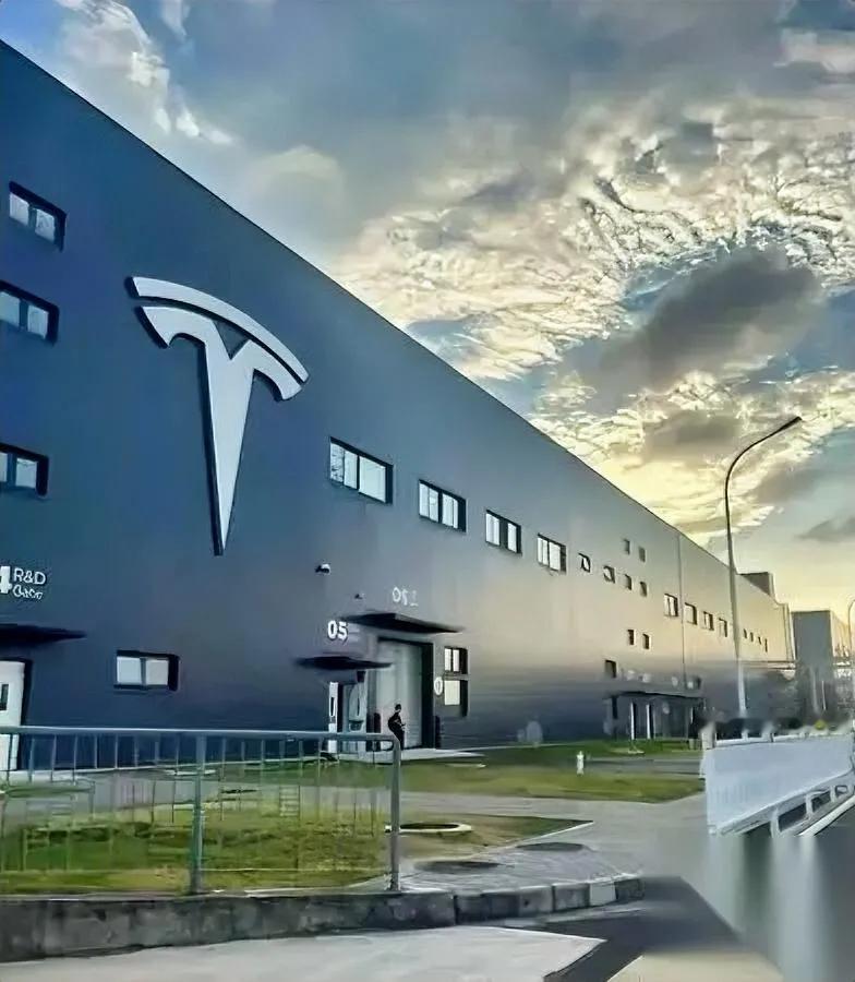 女生投三年简历终录用

为何激动到哭？

因为这不仅是份工作，更是“被当人看”的