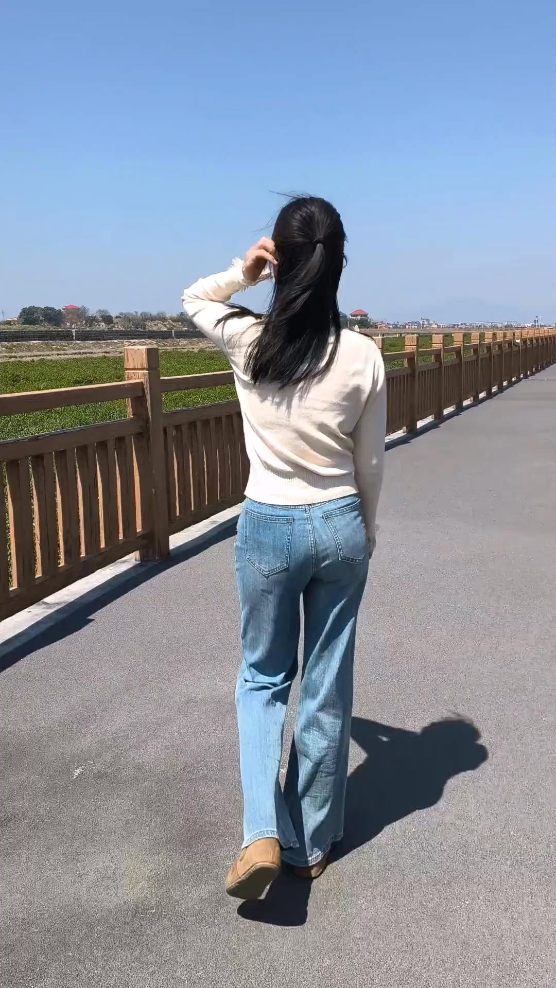 长亭外，古道边，芳草碧连天。