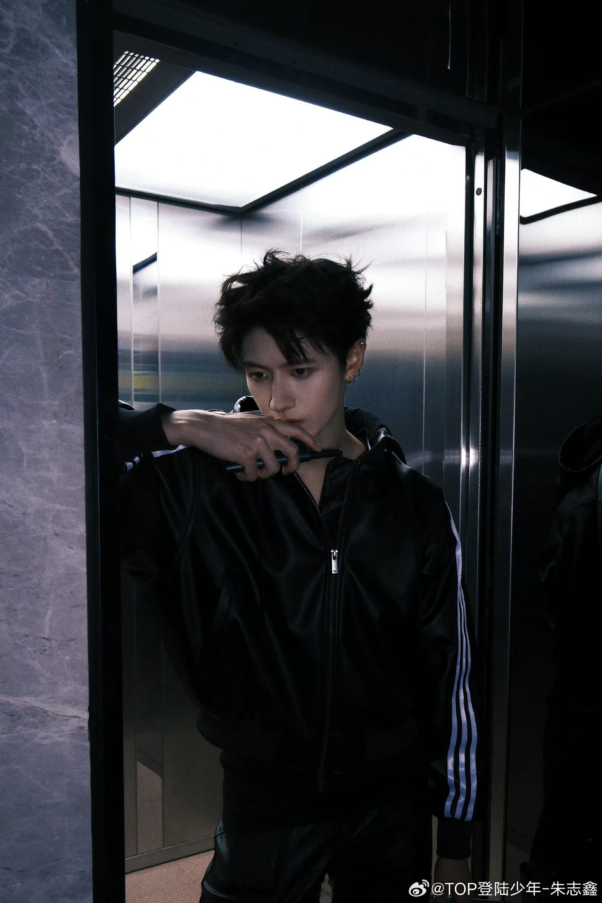 时代峰峻否认朱志鑫录制五哈时代峰峻回应朱志鑫录制五哈传闻 朱志鑫 那很帅了 