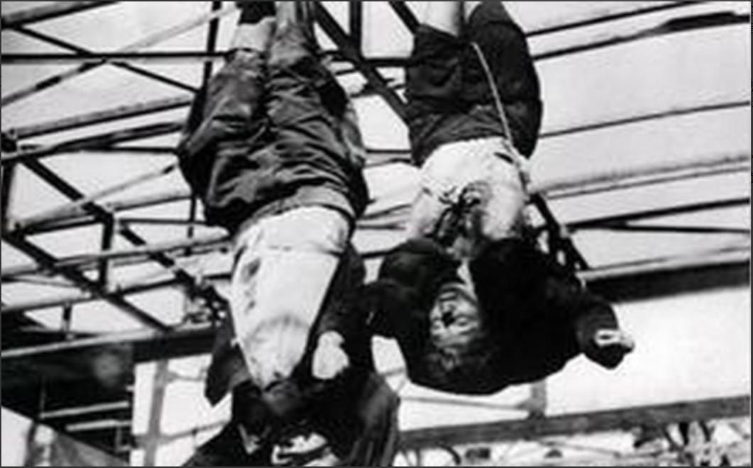 1945年，墨索里尼的情妇克拉拉被处决后倒吊在广场上，她的短裙垂下来，一览无遗。