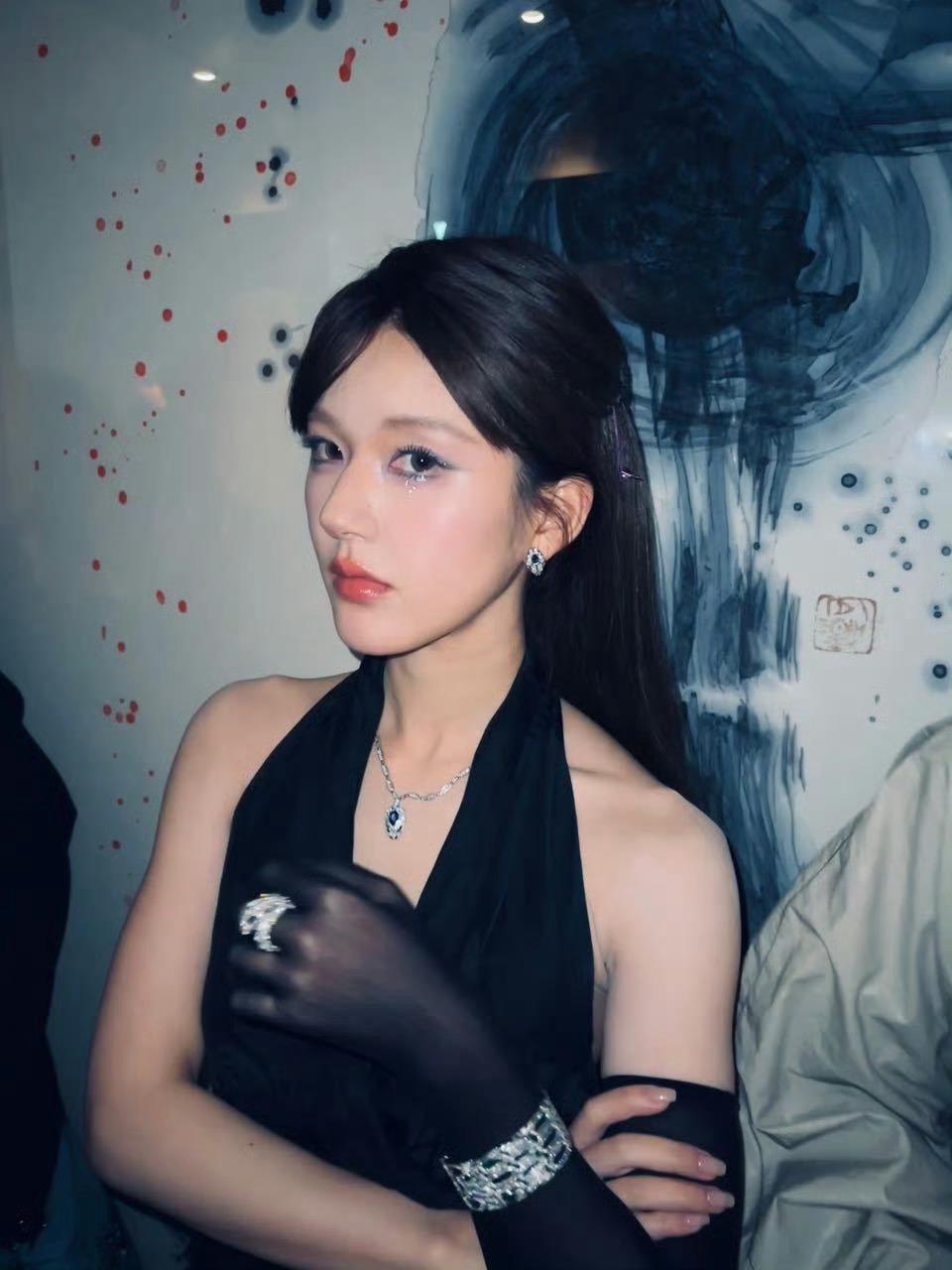 赵露思花絮照！！真的用脸杀我，好piao亮阿[打call] ​图源水印｜#赵露思