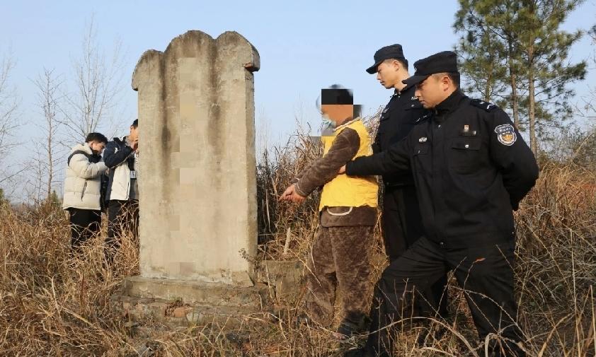 男子凿墙偷走170万黄金，竟藏到祖坟墓碑后！先人要是知道都得气醒

好家伙，真是