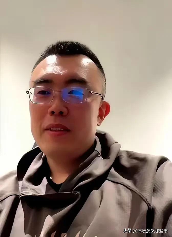 看辽篮听解说还得是大韩这种专业级选手，可以说没有比大韩再熟悉辽篮的人了，如果不是