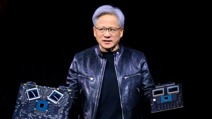 访华前，英伟达CEO驳斥强硬派：中国军方不可能使用美国技术。7月13日，英伟达C