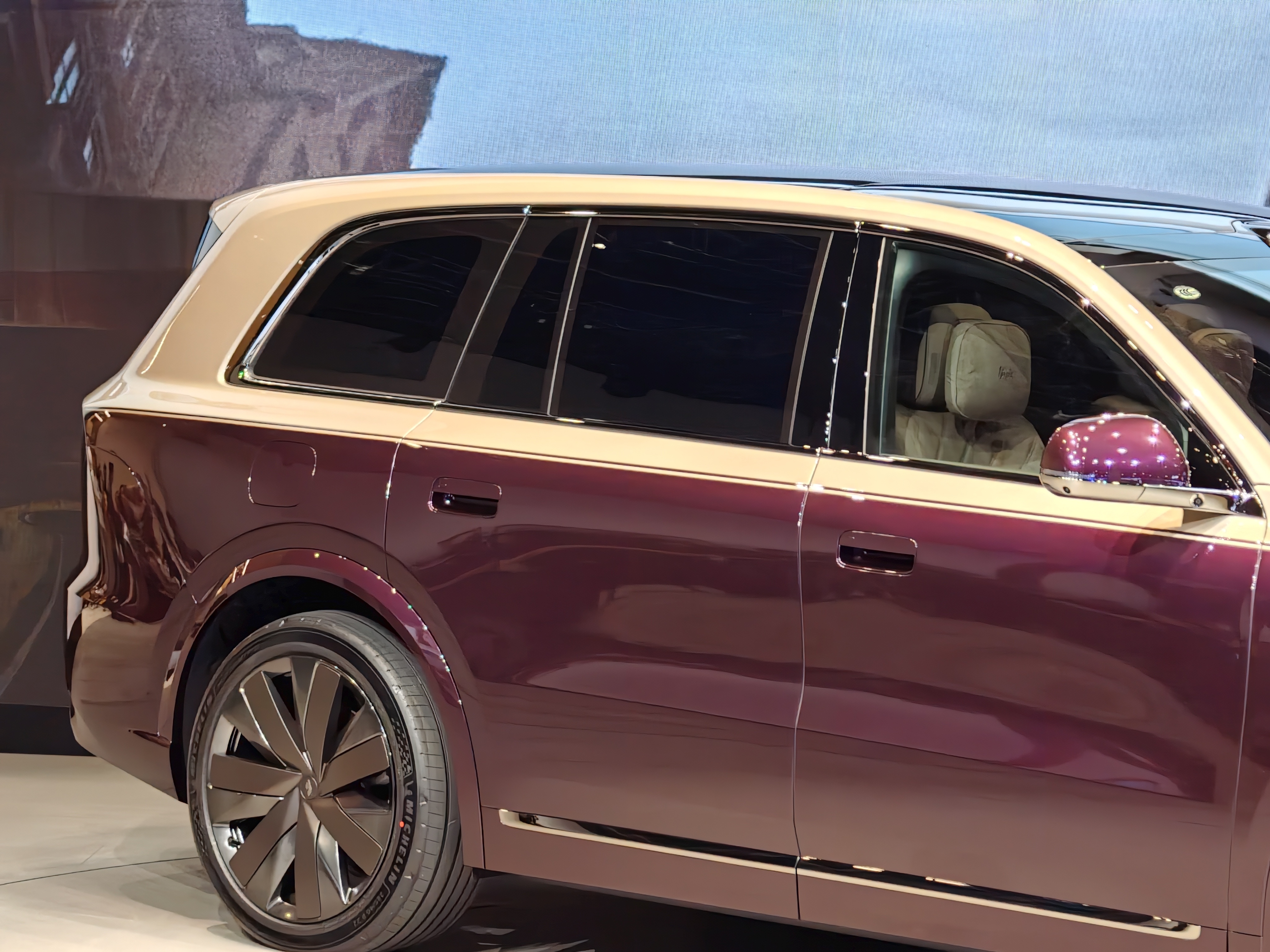 理想 Livis 上台了，这个颜色大家觉的怎么样