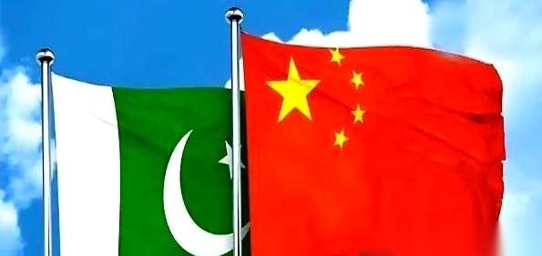 特朗普要另起炉灶，搞一个所谓的“和平委员会”。
入场费，一个席位十亿美金，永久的