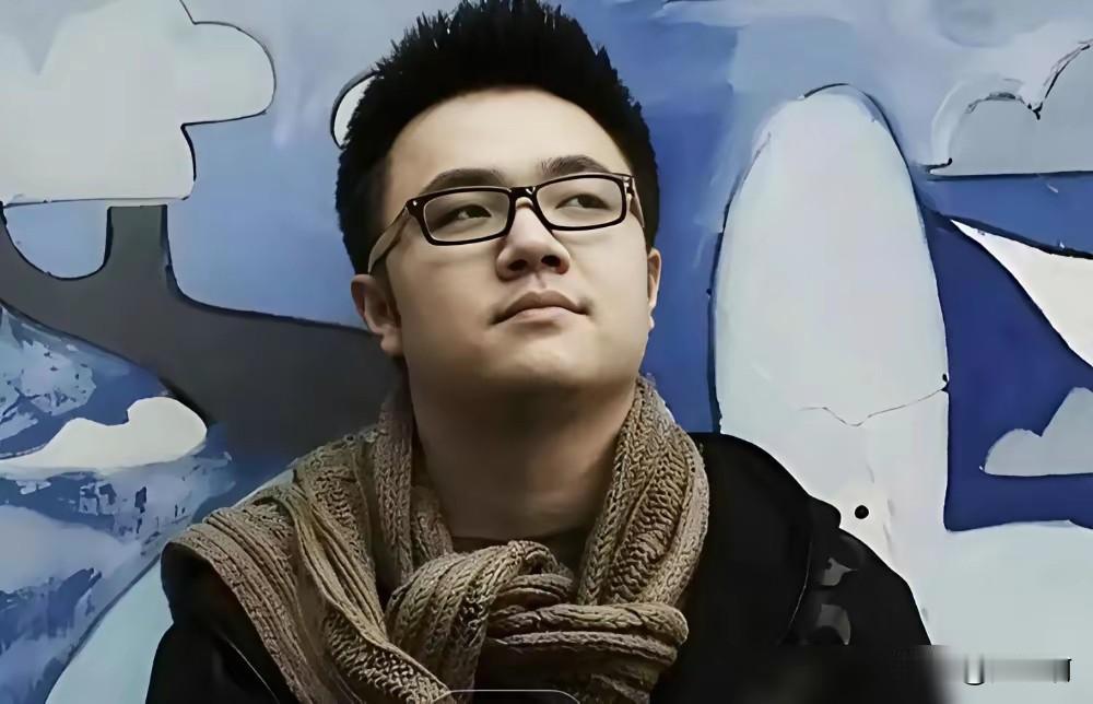 巴图跟父亲长得太像了，被妈妈宋丹丹教育的非常好，虽然没有父爱，从来没说一句父亲不