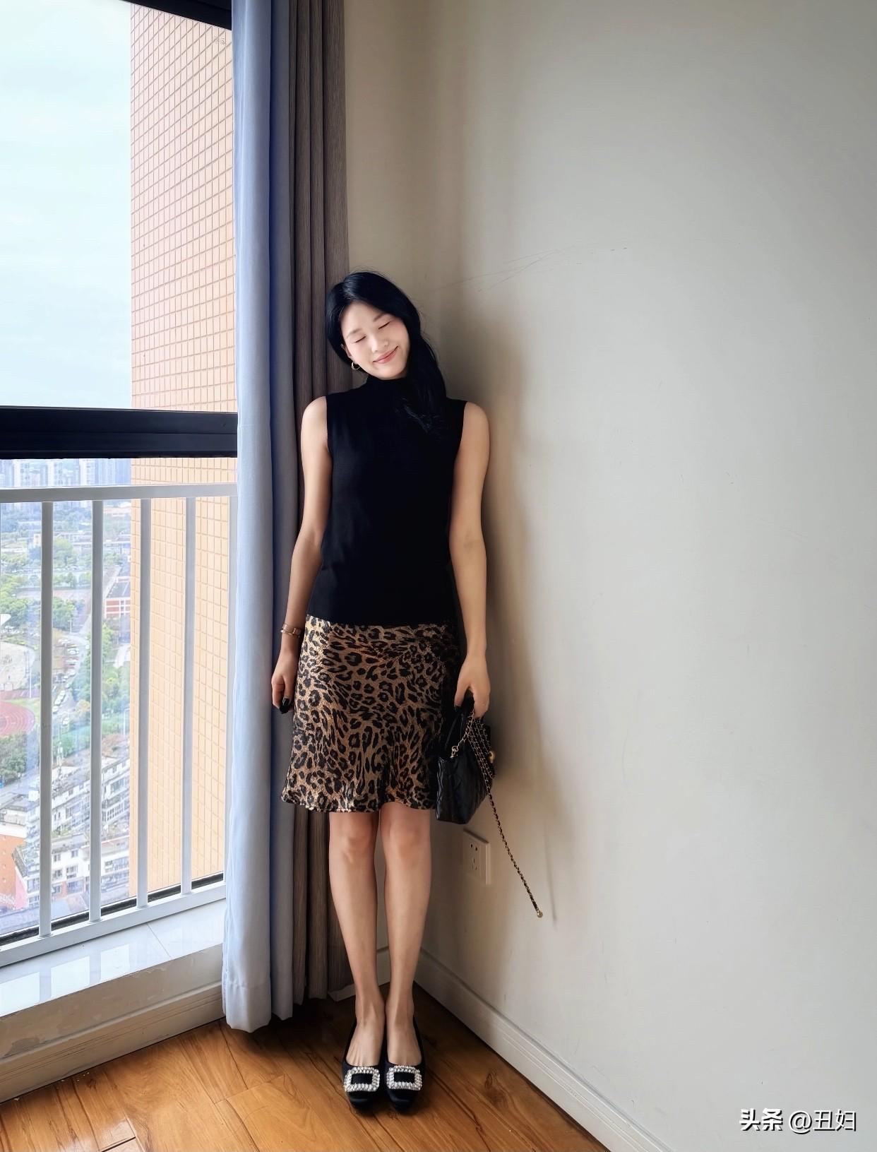 什么样的女人最招人稀罕?内外兼修的女人。
这种女人亲和力十足，情商超高，善解人意