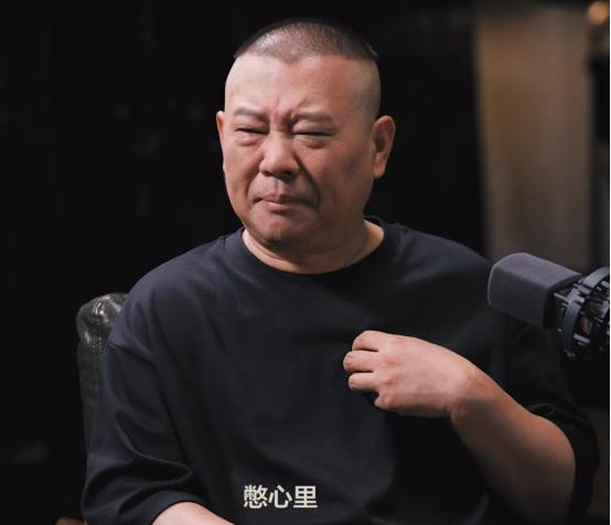 “隔代教养，你觉得跟他亲吗？”这是王伟忠在自己近期的播客中对郭德纲的一个提问，经