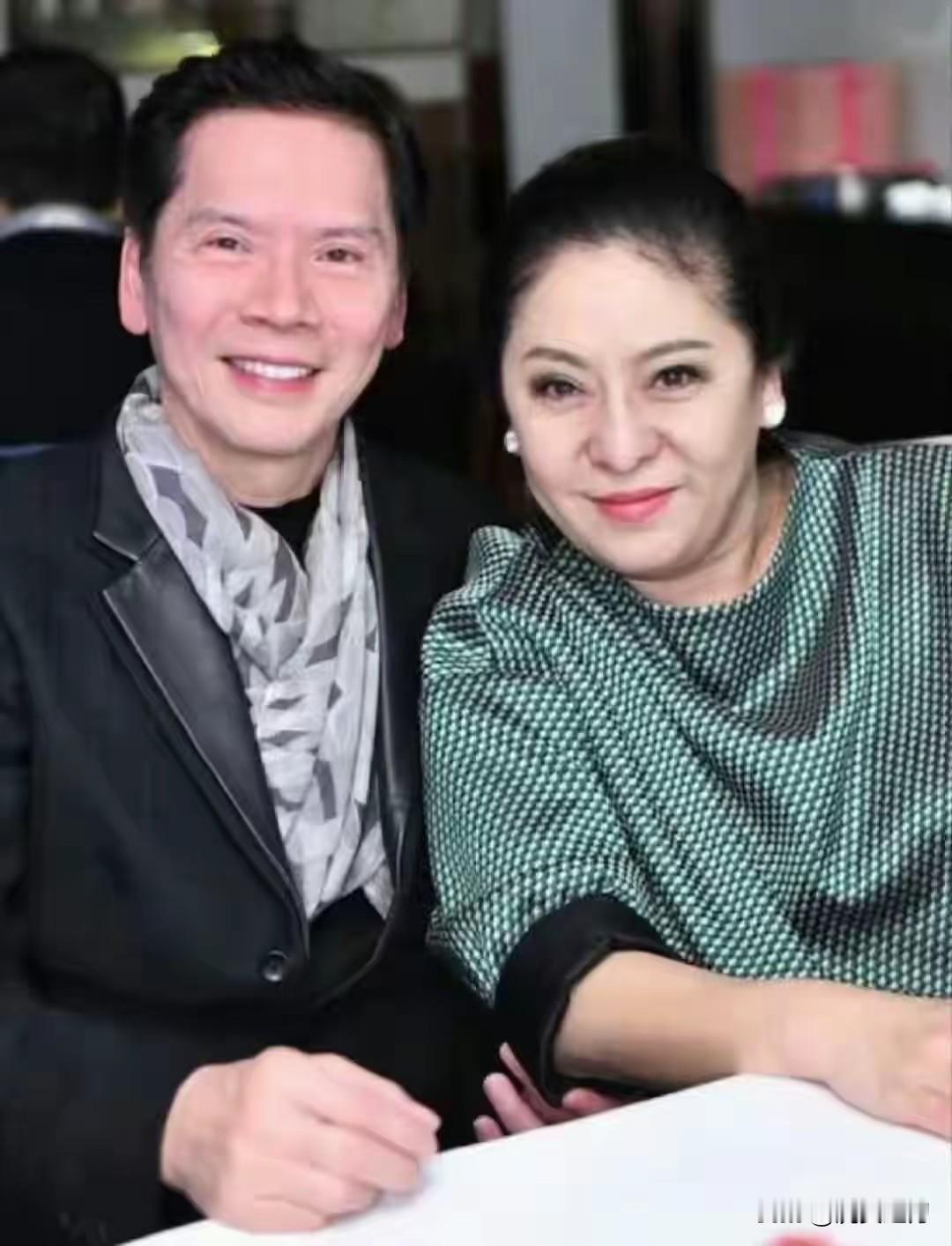 许多家庭都有“灭世祖”，向世人显摆威力，向华强也不例外……
其儿子向佑太不让人省