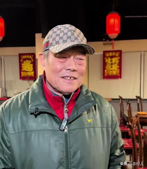 杨威老师已经澄清了，他们家没有打架的。只是互相开玩笑，整一下节目效果而已。