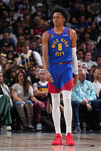 掘金的佩顿-沃特森本赛季遭遇二级腿筋拉伤，他一共缺席了46天。在复出后又出现伤情