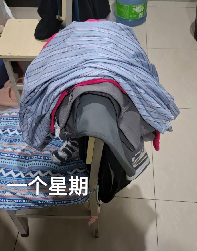 当代大学生有自己的衣架 