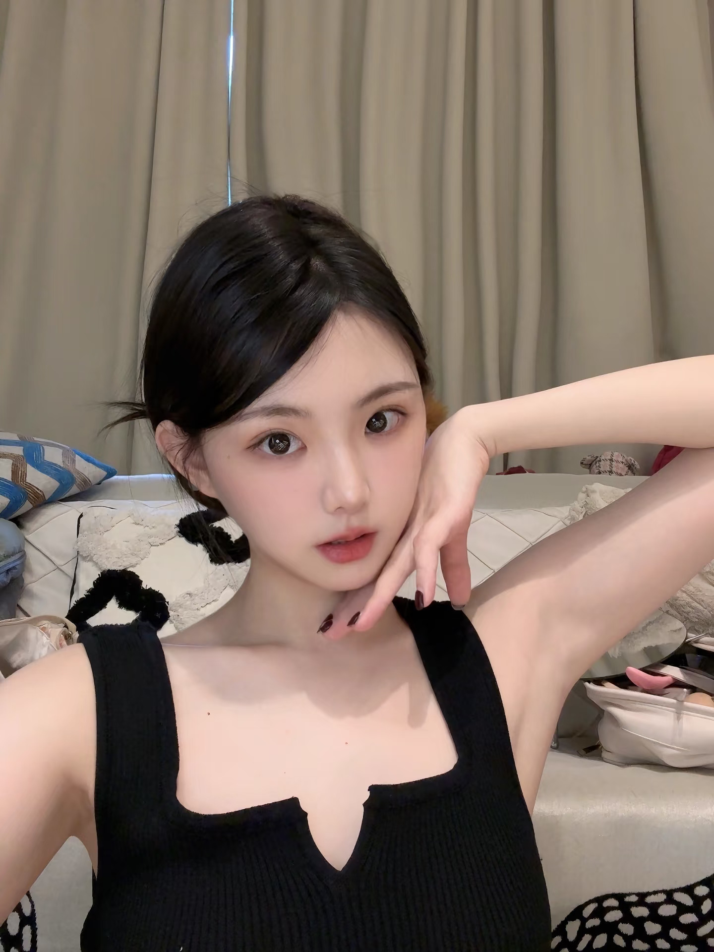 为什么经常用的拍照软件 突然糊糊的