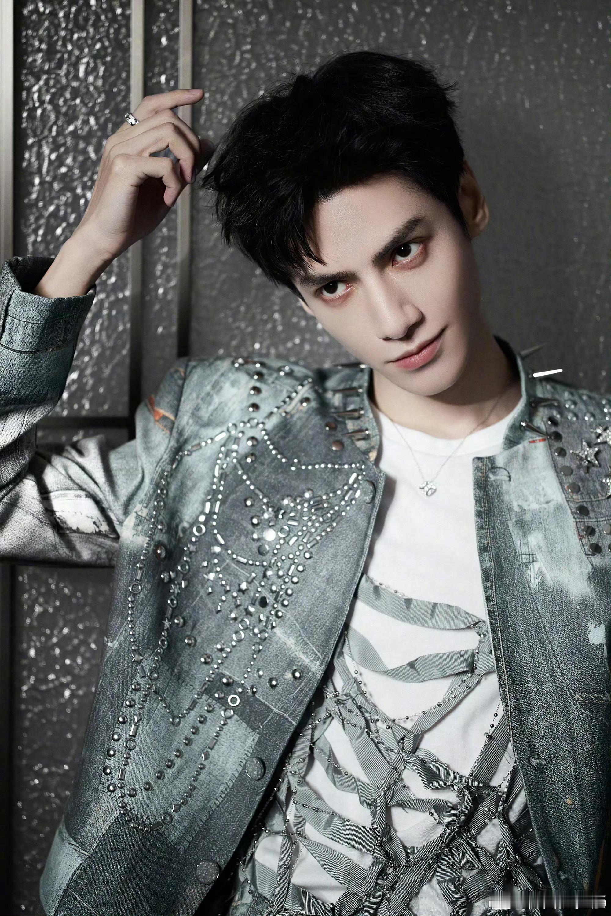 2026第1天听罗云熙唱歌 新年侠风来袭！四川卫视花开天下演唱会今日开演，罗云熙