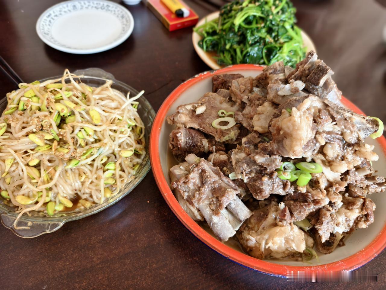 夏日生活打卡季 地标山西偏关小县城，晒晒特色美食哇！炖羊肉  素糕
偏关人喜欢吃