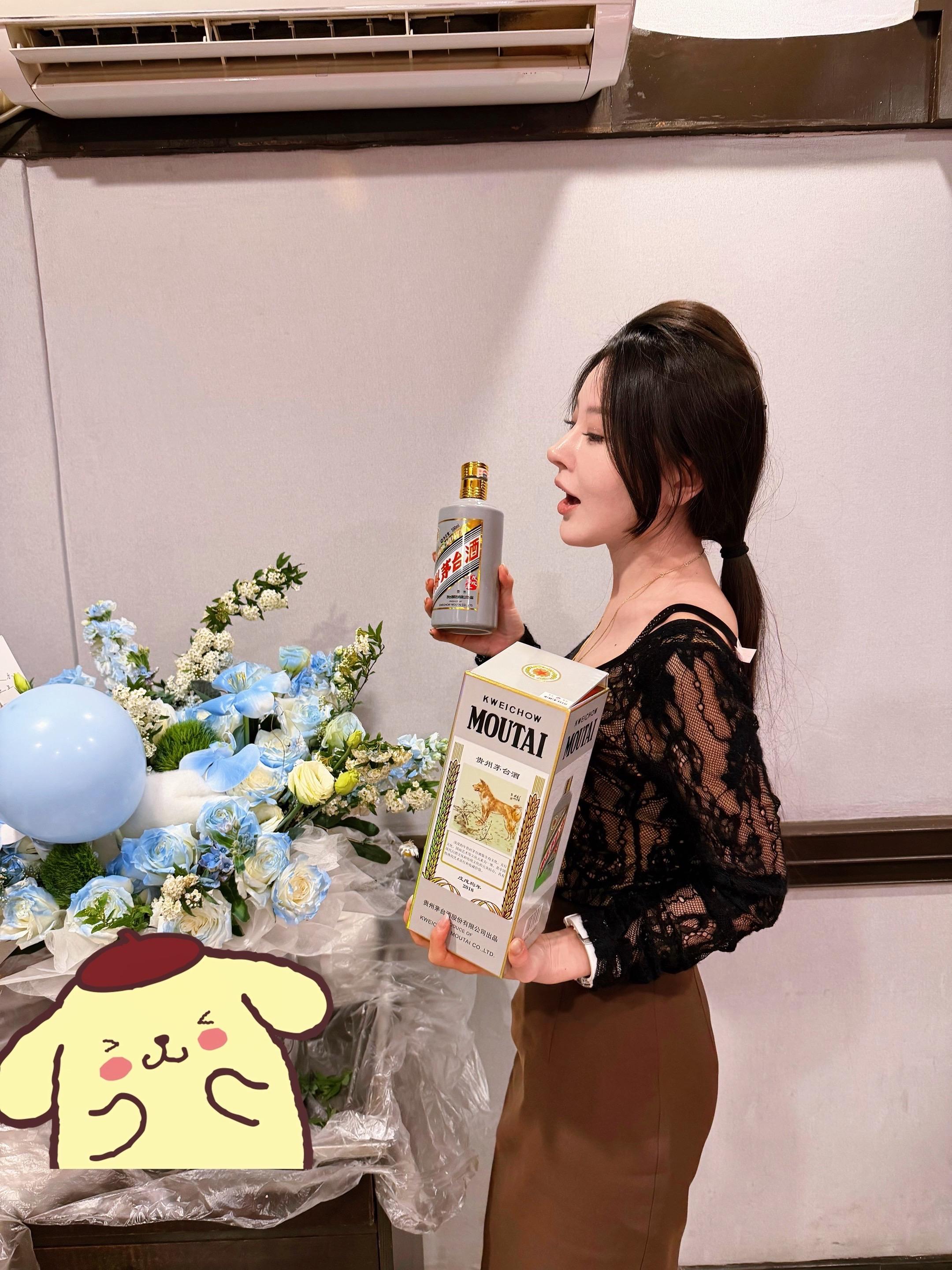 闹呢 我不比她们会报备啊～