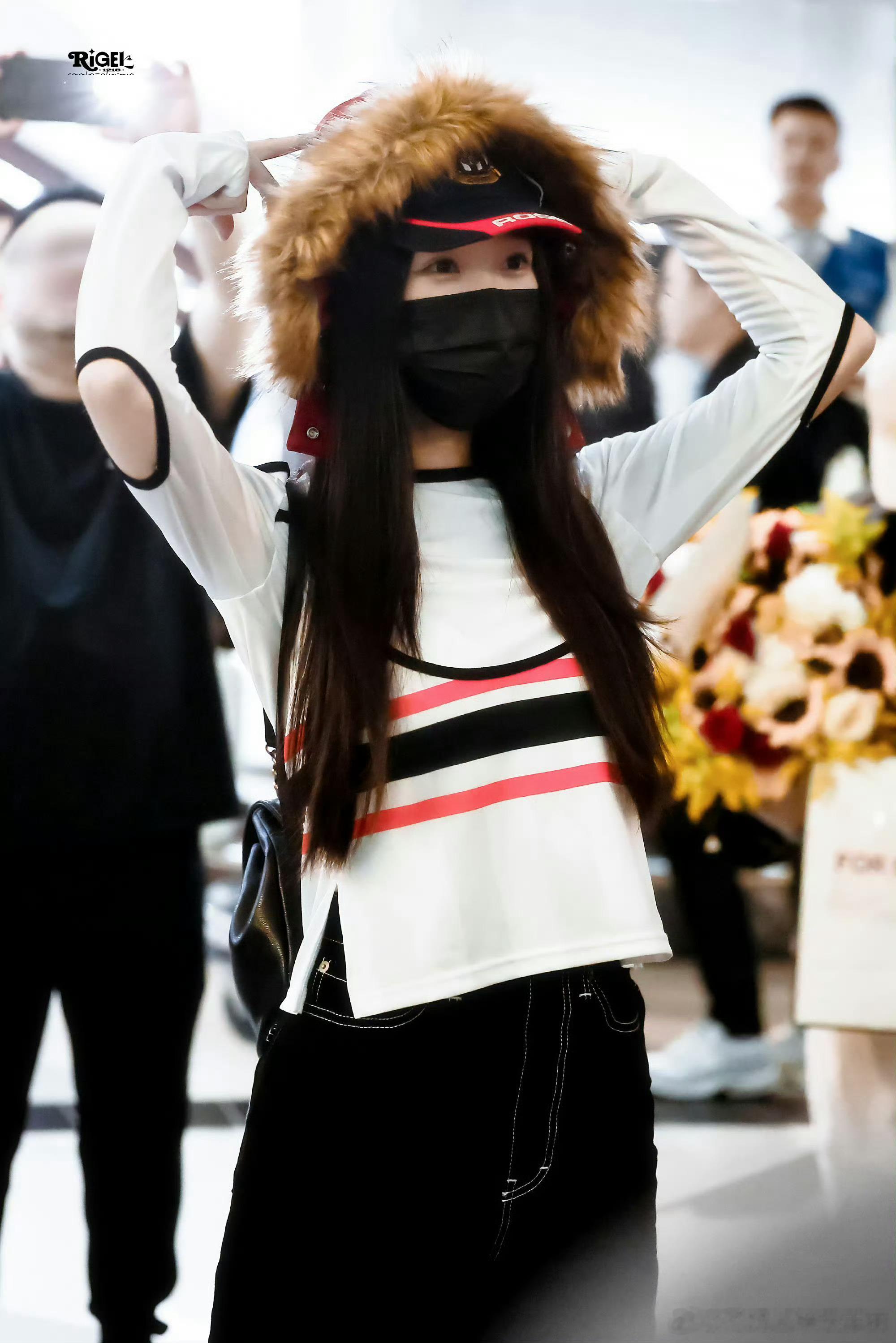 虞书欣印尼到达路透与机场粉丝应援！期待明天见面会吗