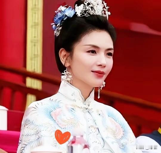 明眼人都看得出来了，
刘涛之所以能演妈祖，
不是她演技有多好，而是她集天时地利人