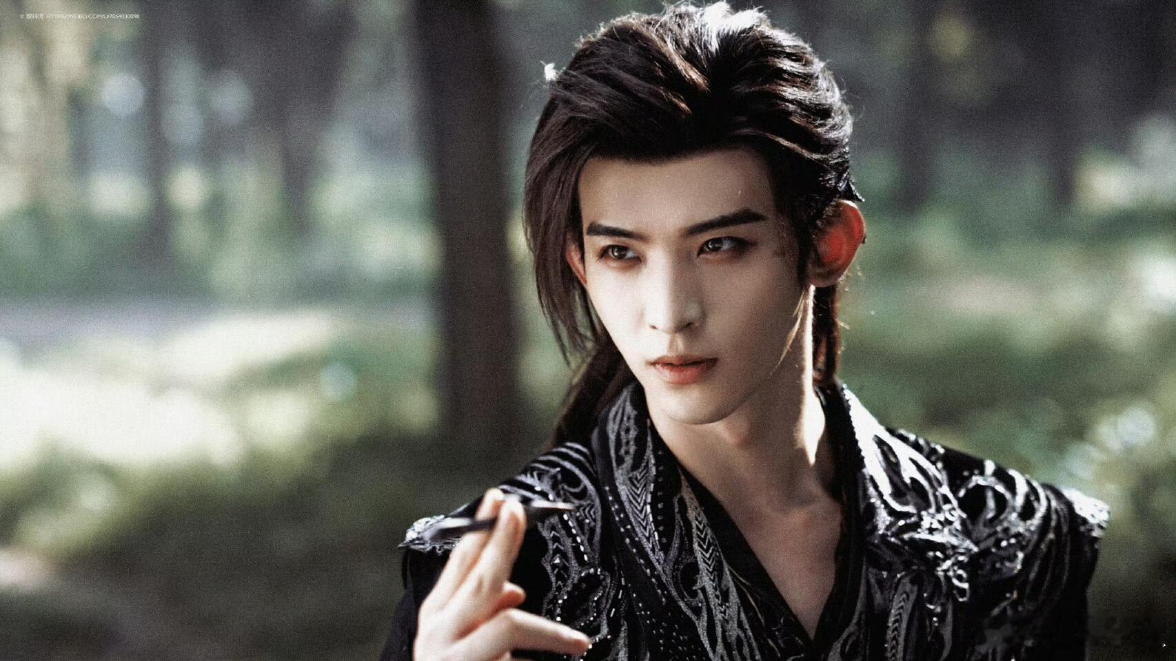 常华森视角下的苏昌河 通过常华森的表演，我们看见苏昌河把善良葬在暗河底层。当他掐