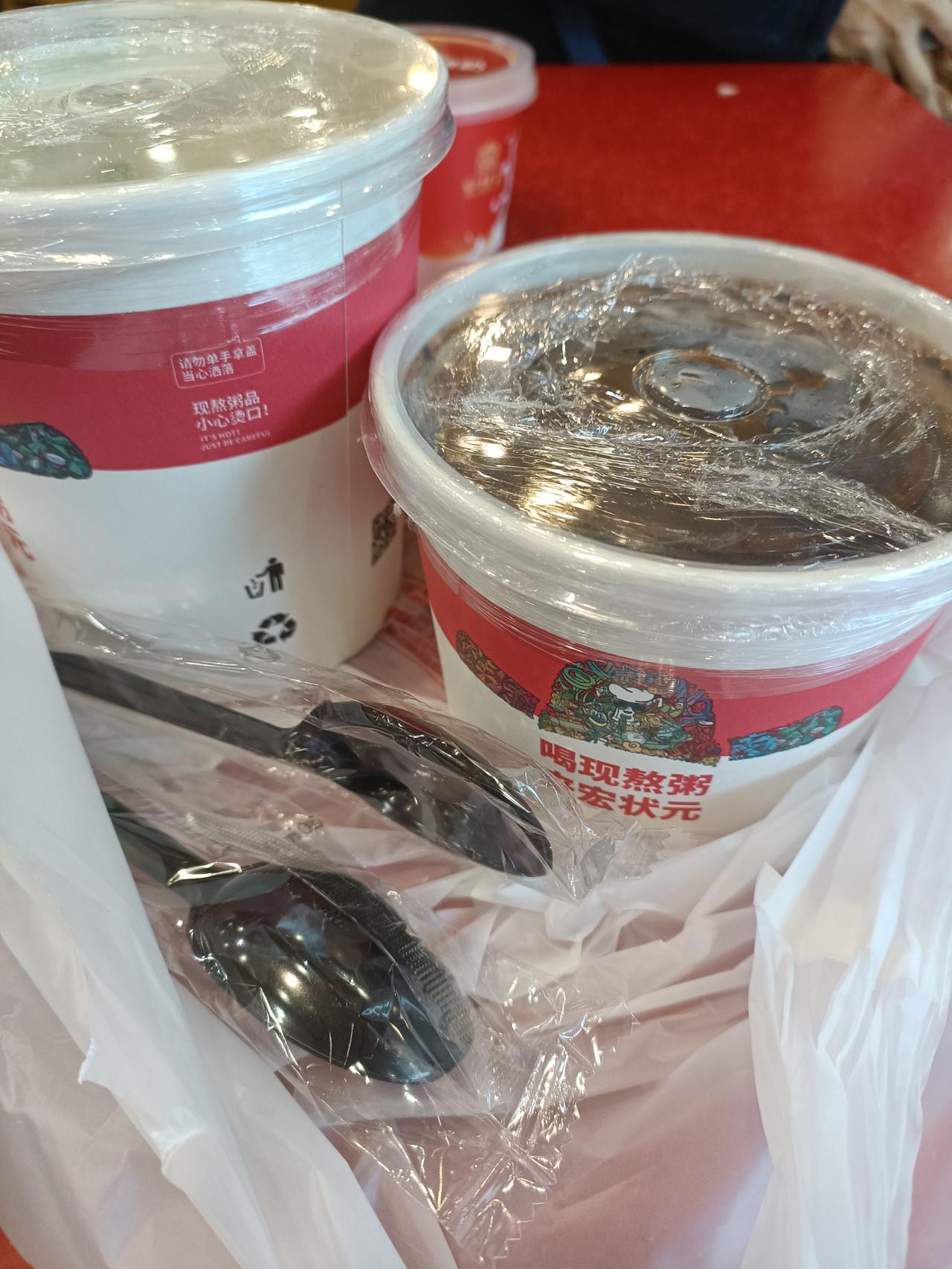 垃圾分类对环境保护是绝对有好处的，一方面保护了生态环境，小区卫生有了改善，另一方