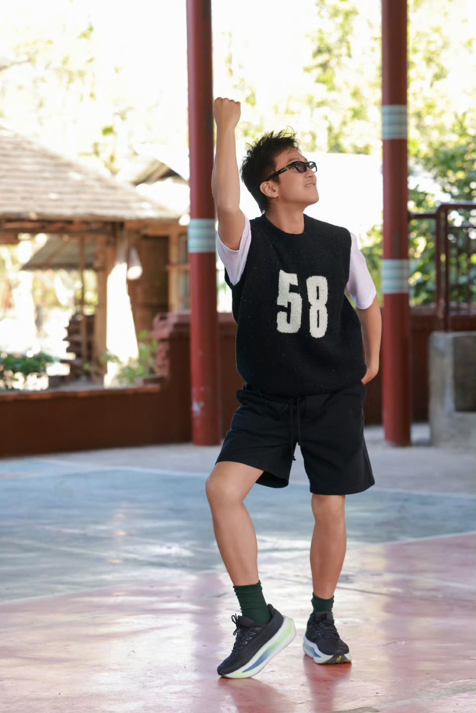 对邓超的磨叽有实感了邓超抽签也太磨叽了，又是看时间又是念顺口溜，仪式感拉满，难怪