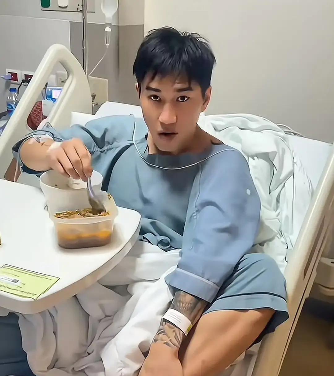 肋骨被踢断后，他决定继续碰拳。
明年三月，ONE冠军赛，刘梦阳与达万猜的二番战已