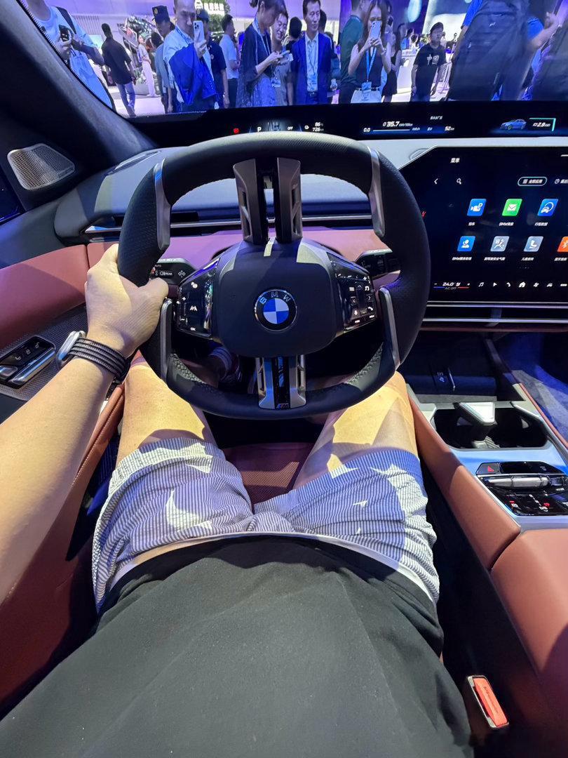 第一次见 I3 实车，就是加长版的。有多少人准备出手了？ 成都·中国西部国际博览