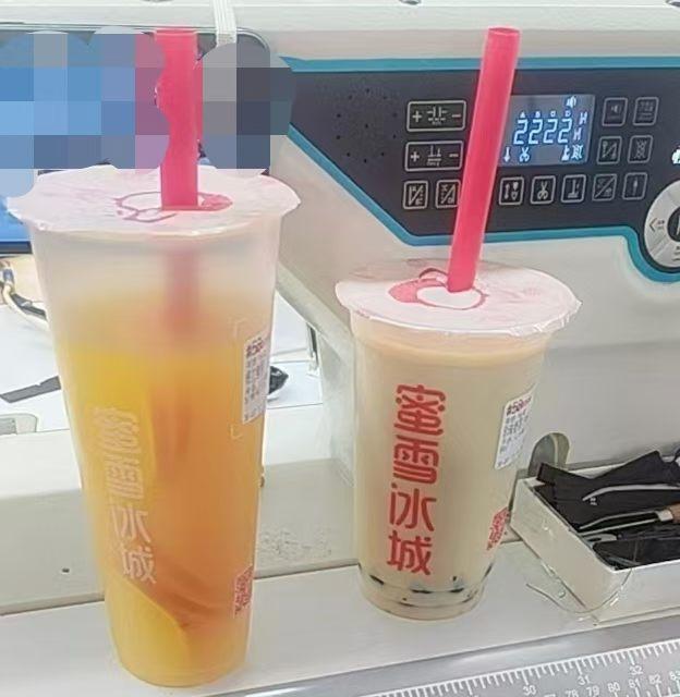 秋天的第一杯奶茶🧋，是老大赠予的温柔，珍贵的从来不是奶茶，是这份暖心的情绪价值
