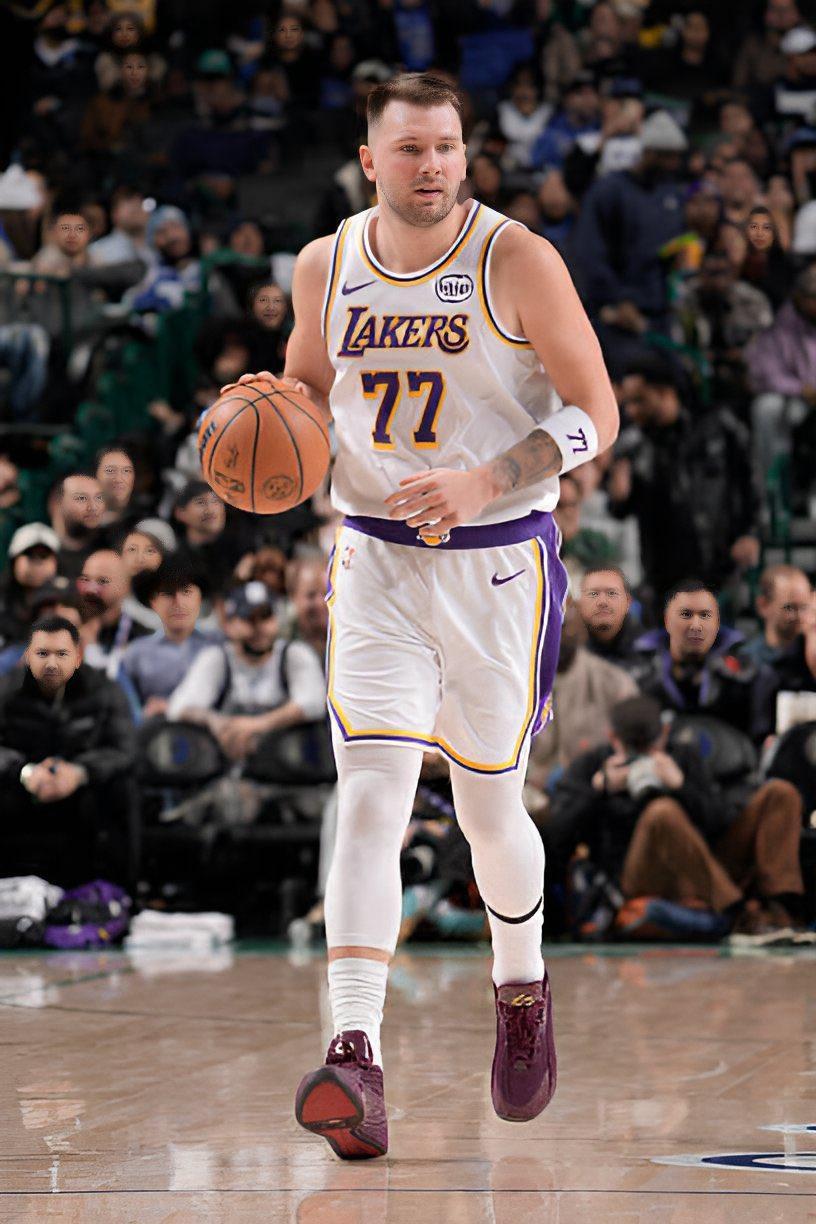 洛杉矶湖人 美记Siegel表示，湖人目标是薪资不高的球员。“湖人球迷可能会感到