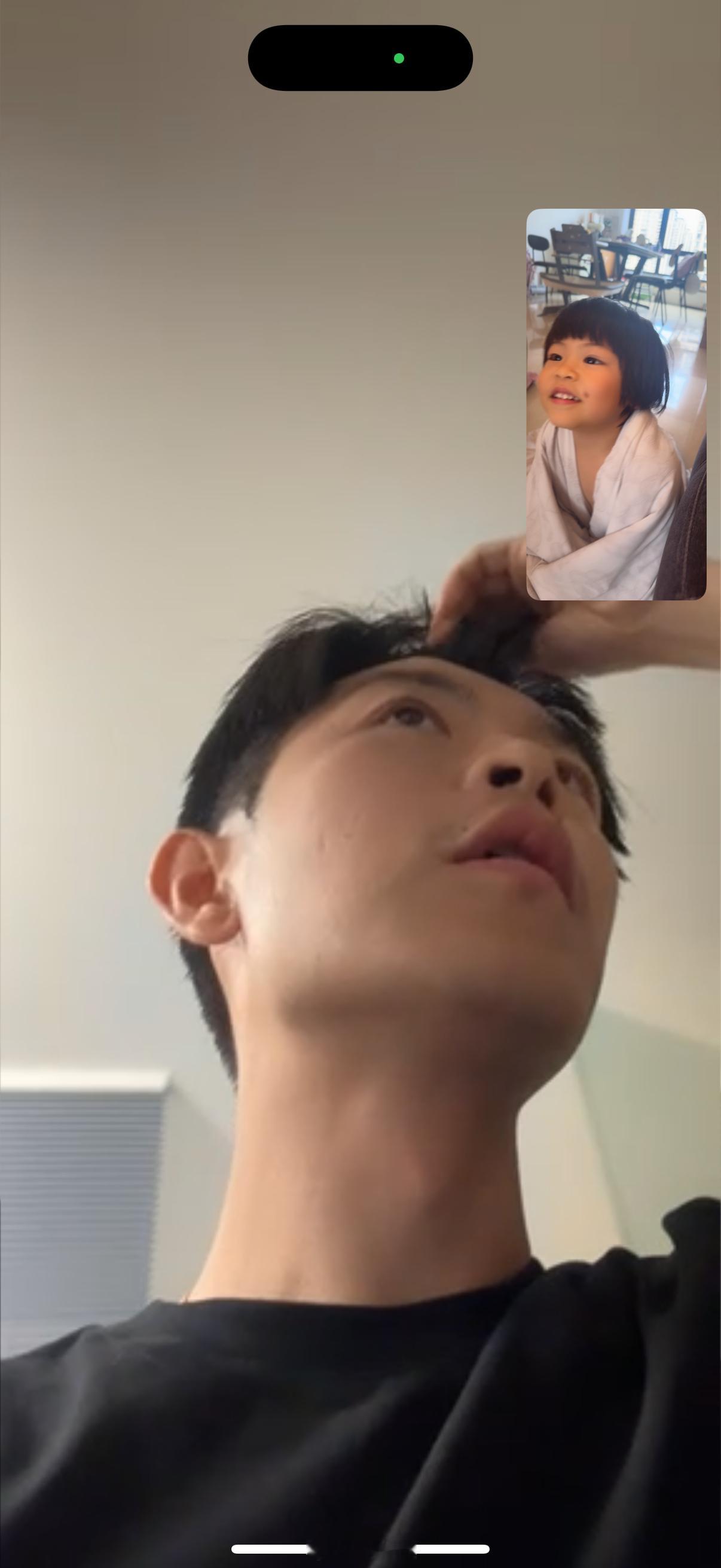 旅蛙打视频我说什么事他说看看你们然后全程对着镜头这样 