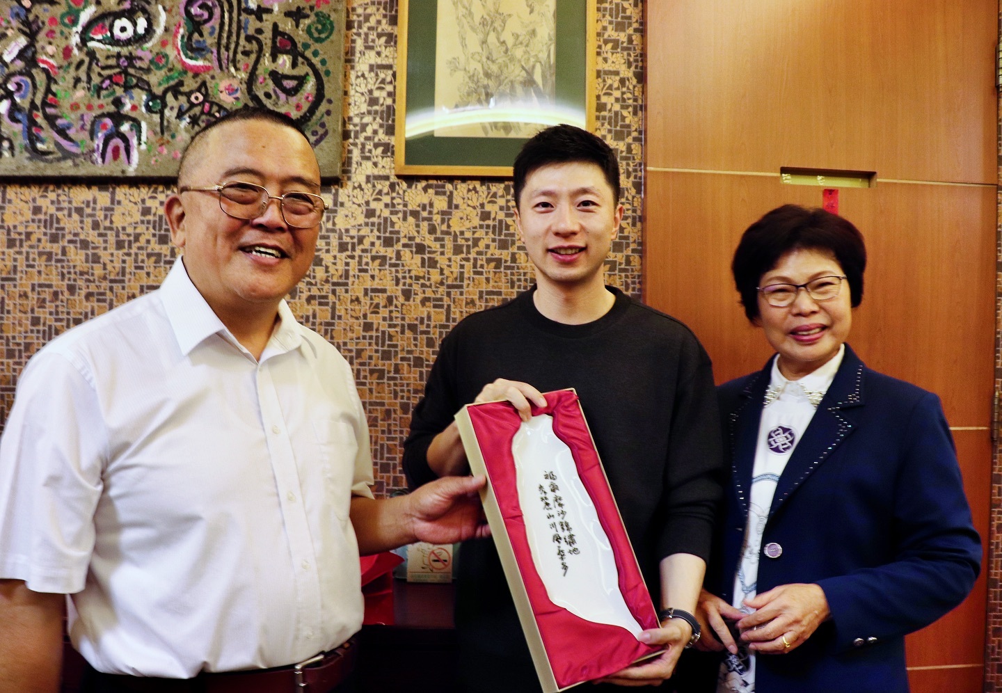 南投金都餐厅晒和马龙合影~ 