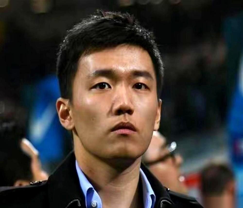 那个把一支烂队带进欧冠决赛的年轻人，张康阳，他最大的战绩，根本不是那七个冠军奖杯