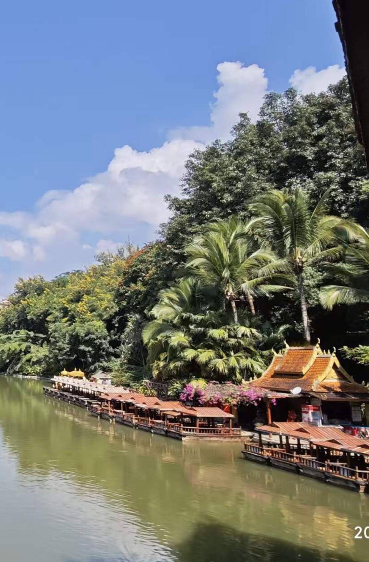 上联：鸟鸣杨柳岸，等你来对！我来对出的下联是，蝶舞桃花园。