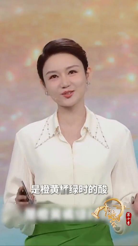 龙洋金句再封神，烟火人间尽在诗行间。
人间有味，是采得百花成蜜后的甜，是桃花流水