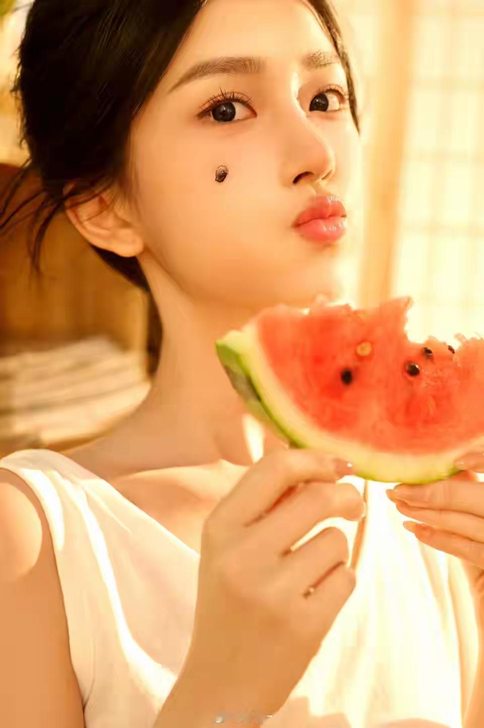 夏日清凉时刻，甜美水蜜桃女孩，享受清凉西瓜🍉穿搭的精致感是什么?