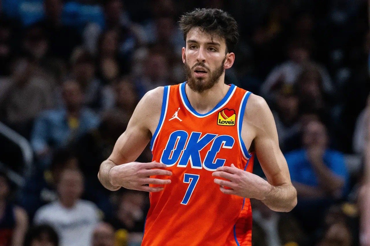 太惨了！雷霆3大中锋全部受伤：1、霍姆格伦——22岁，身高216，臂展228，右