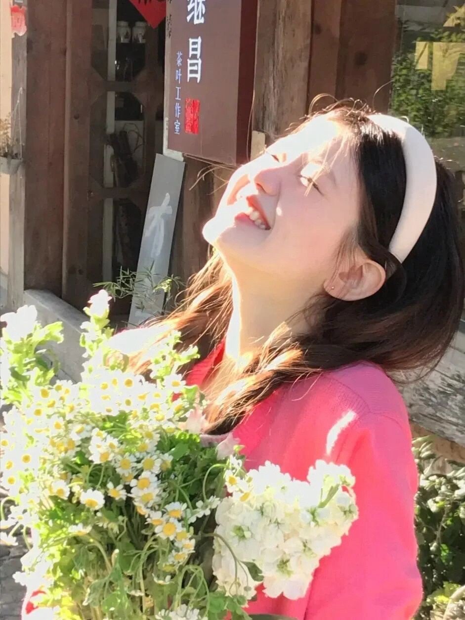 ♬ 𝒔𝒎𝒊𝒍𝒆☁️落落大方，好好生活， 远离让你不开心的人和事， 不卑