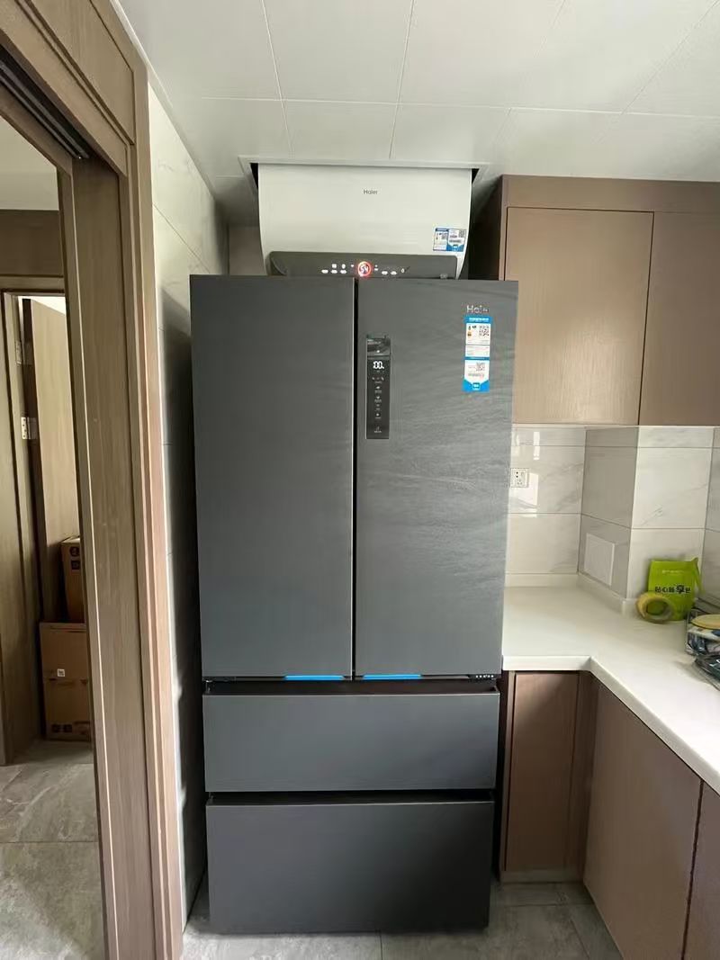 夏天怎么用冰箱更省电 建议先把自己家的旧冰箱先换成一级能耗的，这样更省电！夏天想
