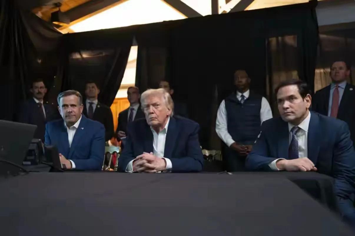 美国总统特朗普悍然派兵，深夜突袭委瑞内拉，把人民选出来的合法总统马杜罗，强行逮到