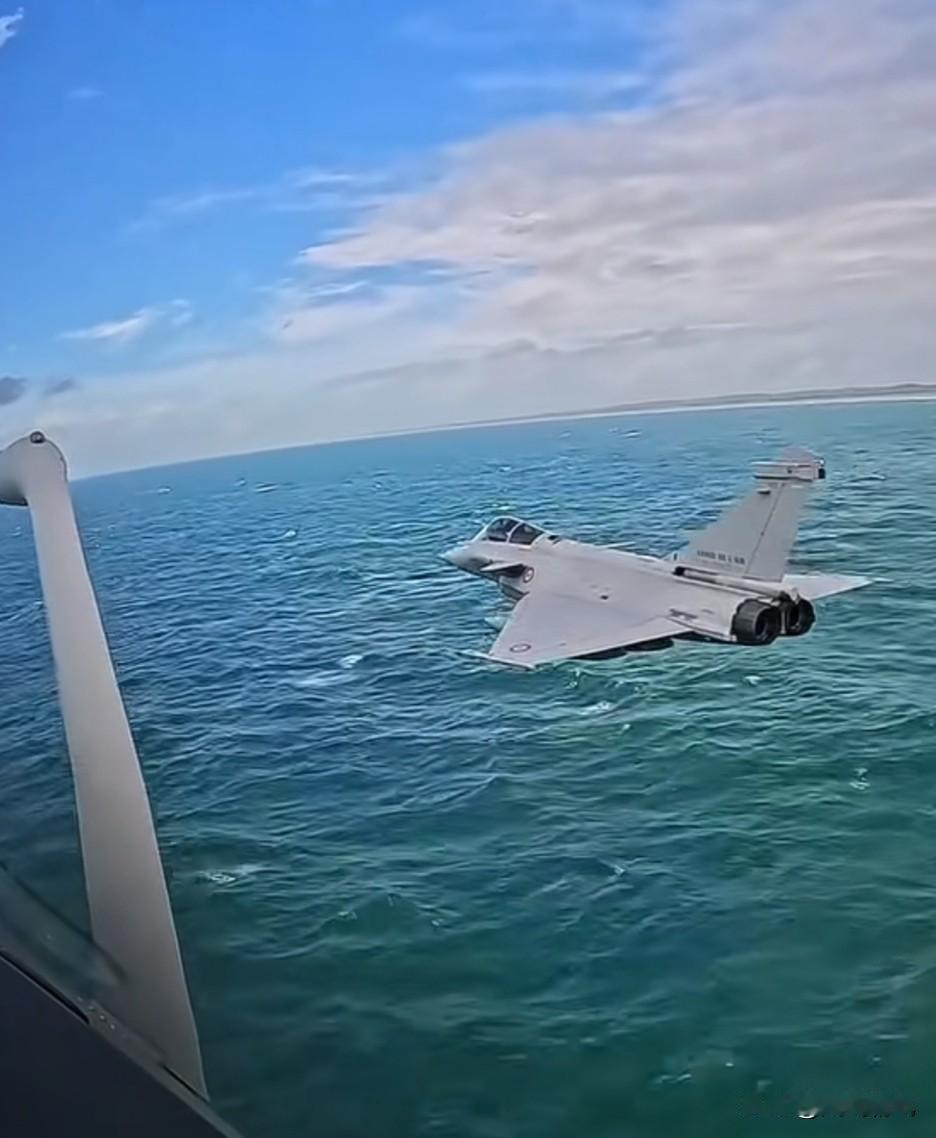 20亿美元的美国烂铜烂铁，就想拦住中方的统一战车？王毅这回是把话挑明了：台海问题