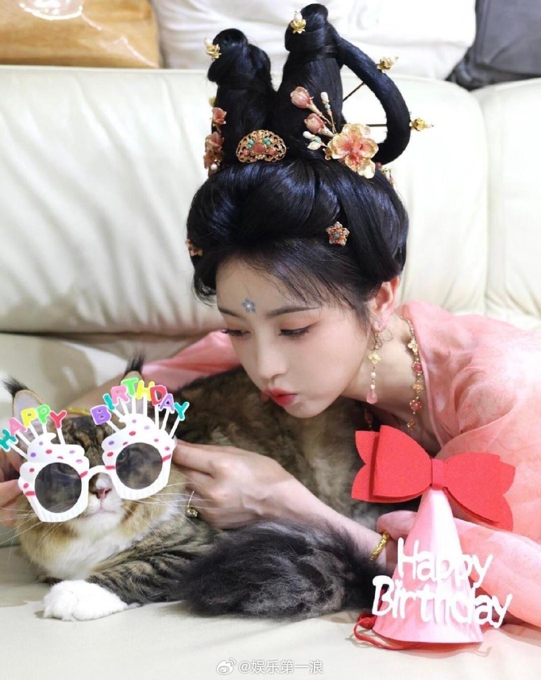 理解张凌赫说田曦薇是小笼包了田曦薇千金猫这段完播率百分百 喵娲娲太会选啦！田曦薇