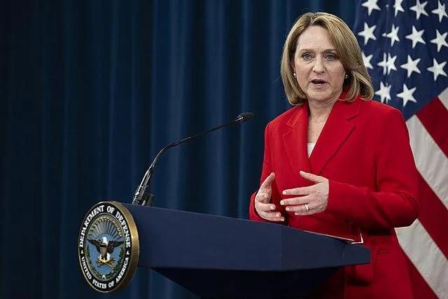 美国花了多少钱要永久阻止台湾统一？希克斯卸任前演讲，把遏制中国的时间表写到了20
