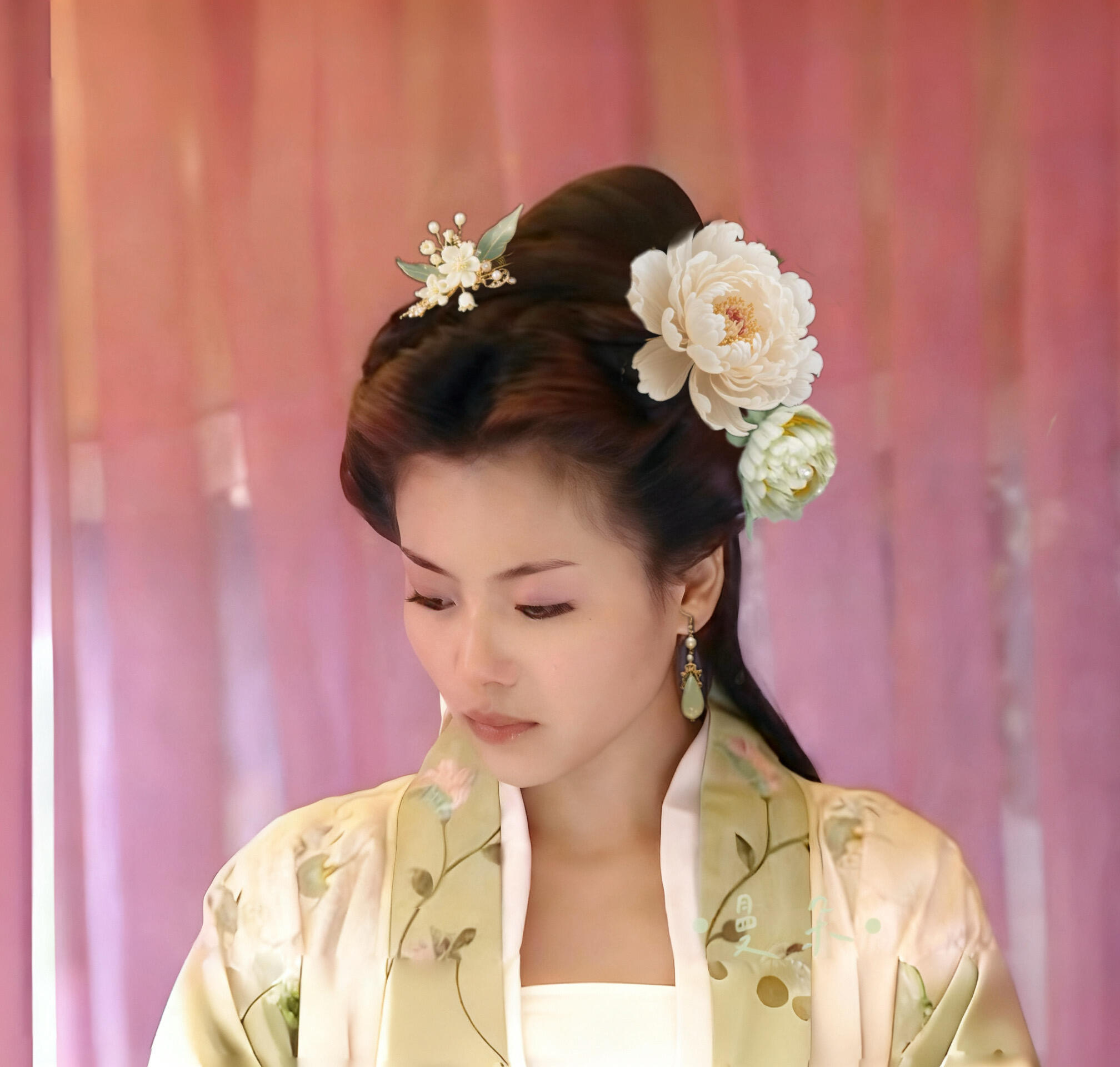 总觉得花蕊夫人更美一些 ​​​