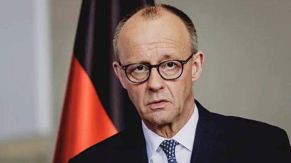 4月27日，据央视新闻直播间报道，昨天，德国总理默茨表示，美以对伊朗军事行动是一