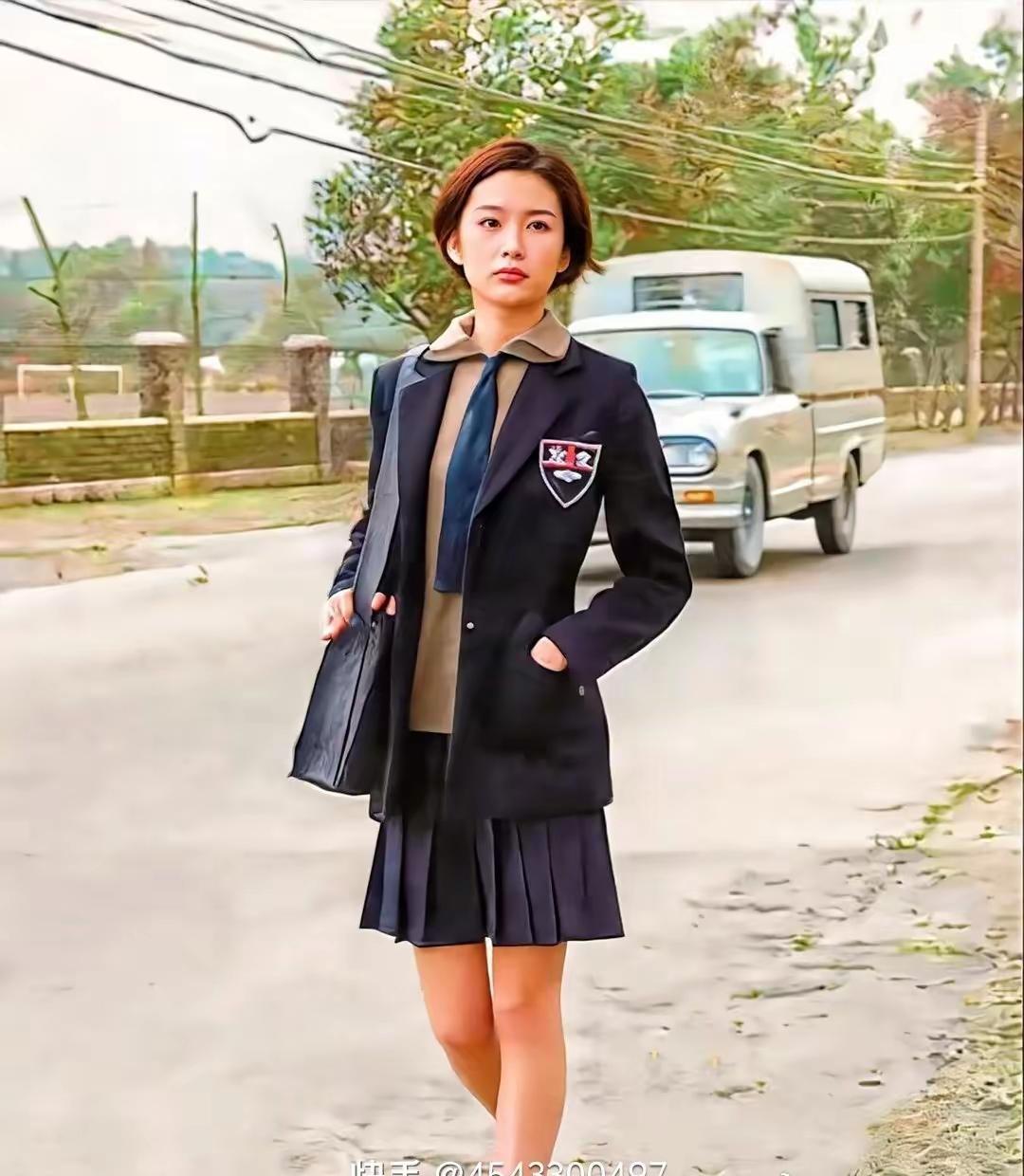 少女时期的林青霞，就是“清水出芙蓉，天然去雕饰”的真实写照。1973年，19岁的
