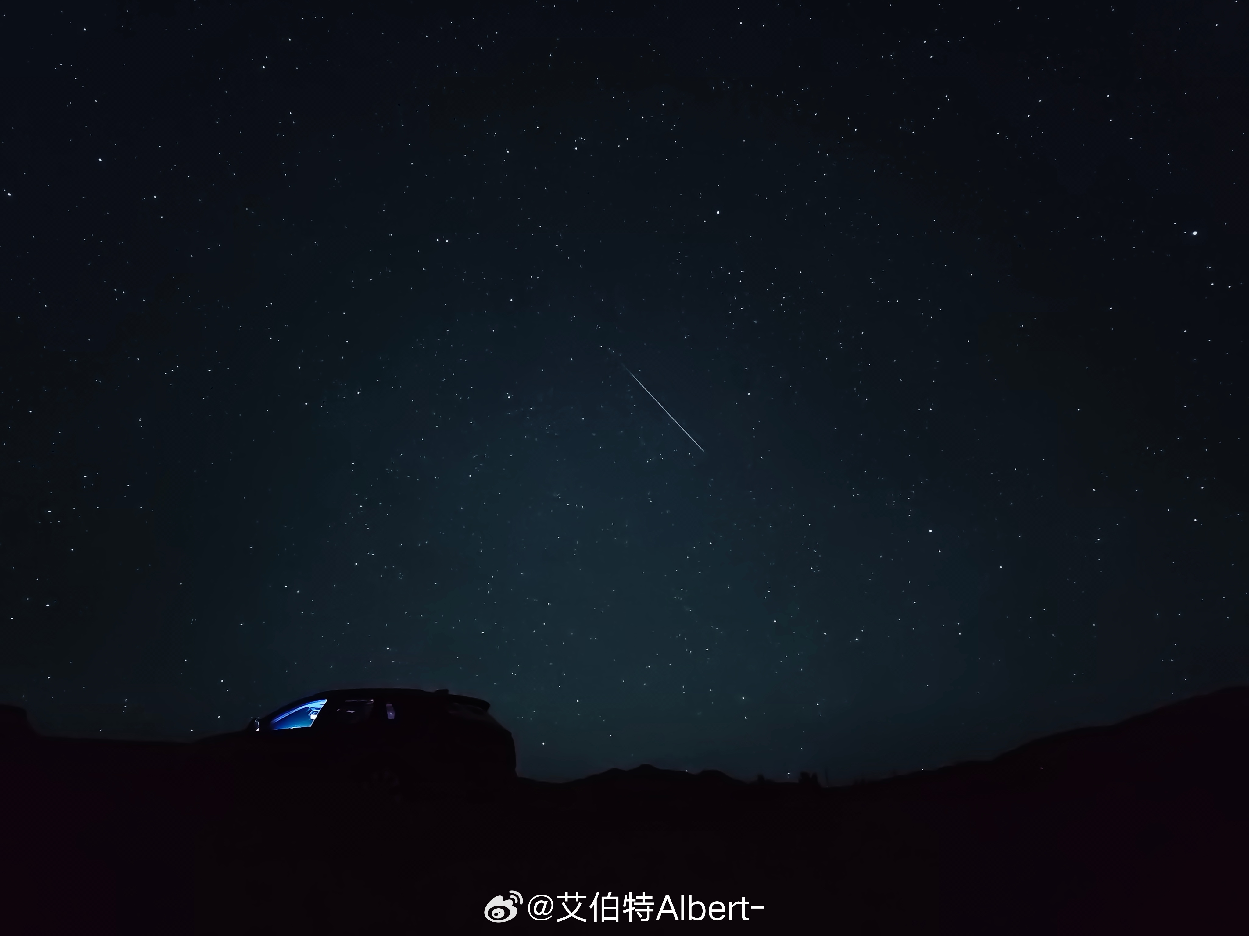 流星雨英仙座流星雨 祝看到这张流星雨的各位，今年可以好运连连、一帆风顺，评论许个