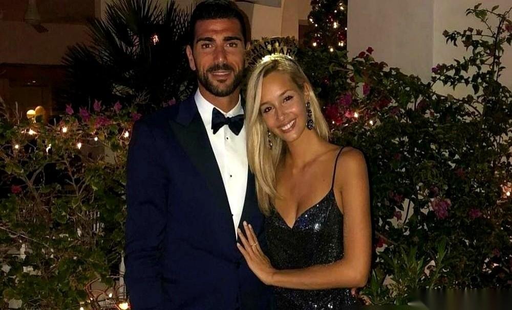 一天挣32万是什么概念？
我算了算，我不吃不喝得从清朝开始攒。
概念就是，当这台